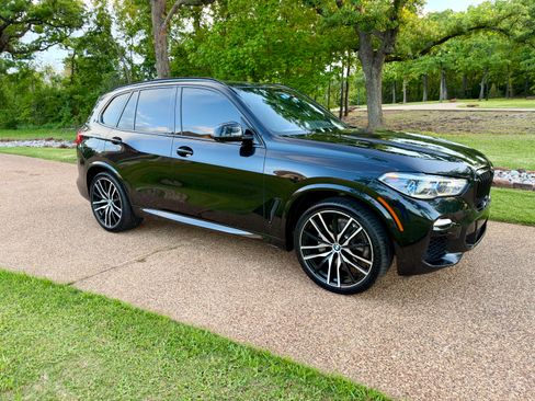Used 2021 BMW X5 xDrive40i w/ M Sport Package image 1