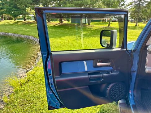 Used 2013 Toyota FJ Cruiser 4WD w/ Upgrade Pkg image 23