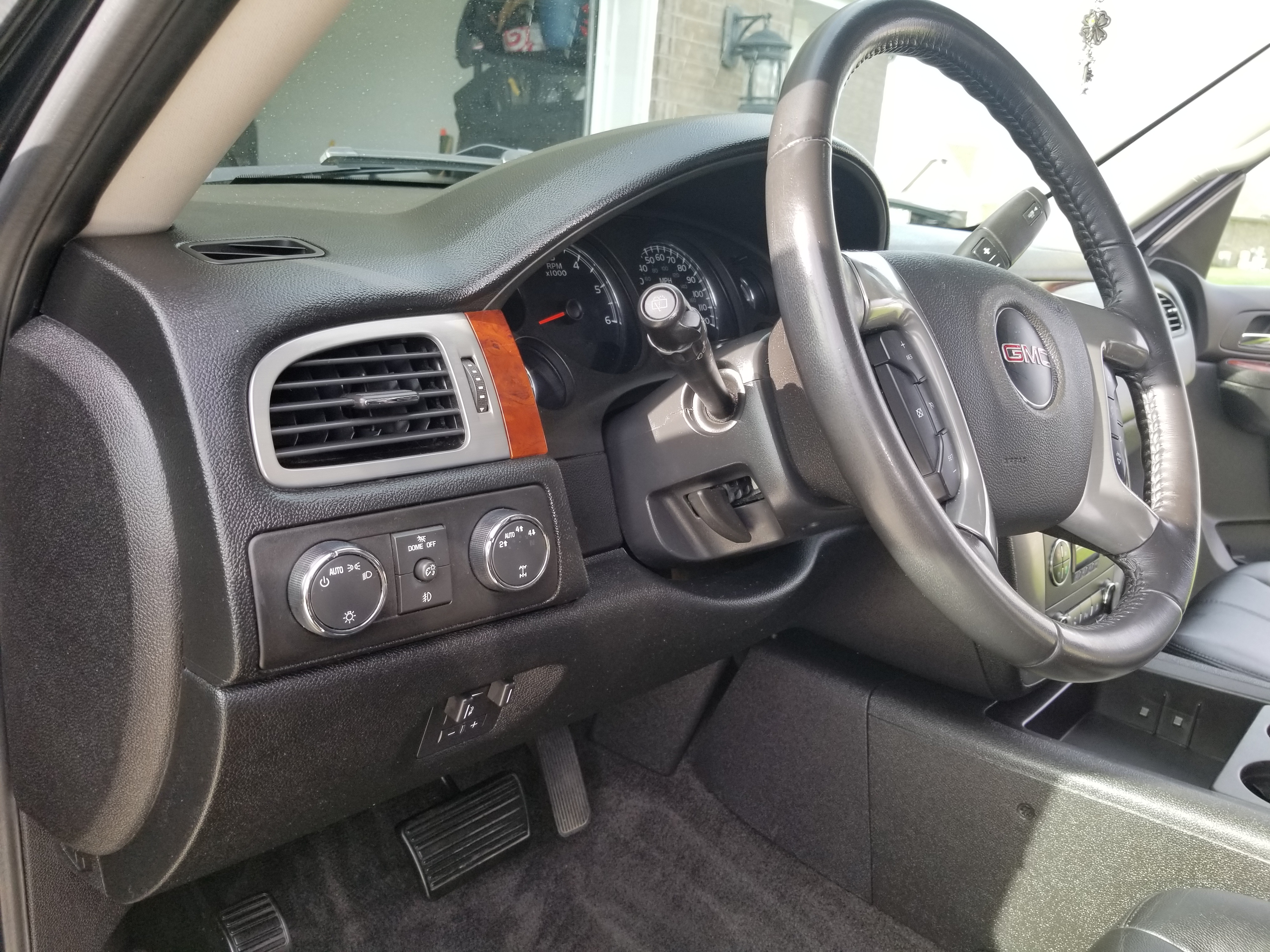 Used 2011 GMC Yukon SLT AWD/4WD image 5