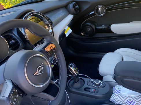 Used 2023 MINI Cooper SE image 5