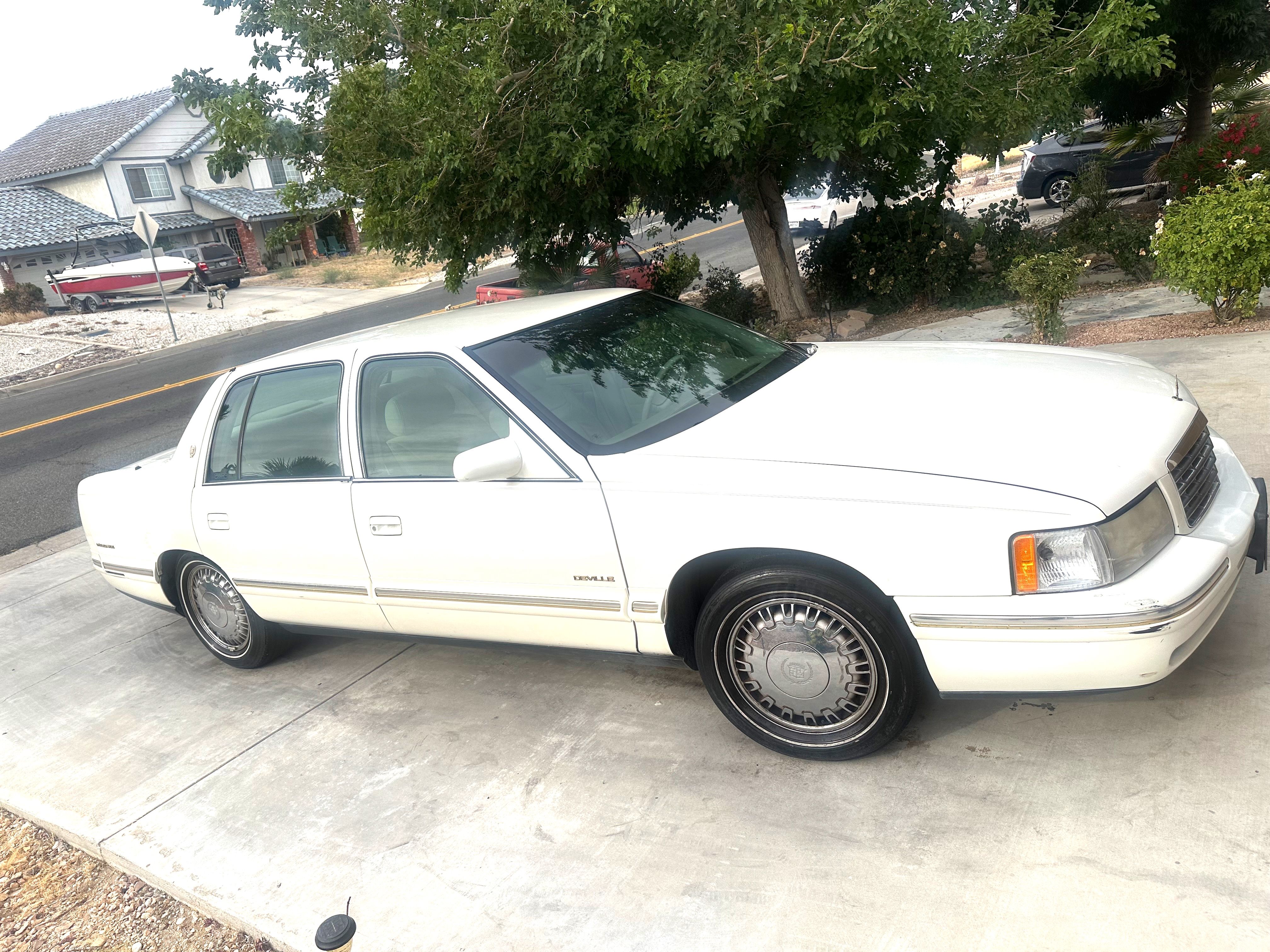 Used 1999 Cadillac De Ville D'Elegance FWD image 1