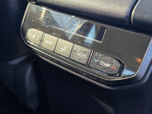 Used 2021 Toyota Highlander XLE image 21