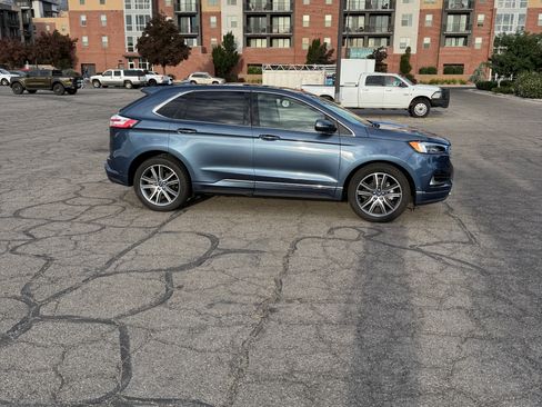 Used 2019 Ford Edge Titanium w/ Equipment Group 301A FWD image 2