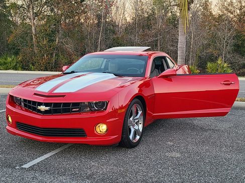 Used 2010 Chevrolet Camaro SS w/ RS Package image 2