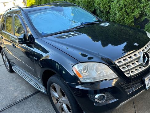 Used 2011 Mercedes-Benz ML 350 BlueTEC 4MATIC image 2