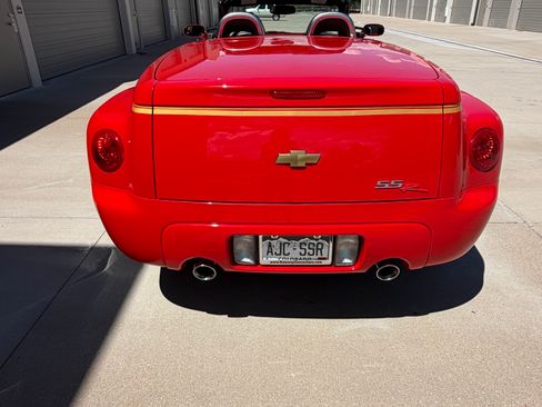 Used 2004 Chevrolet SSR w/ Preferred Equipment Group RWD image 11
