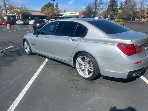 Used 2013 BMW 750Li image 2