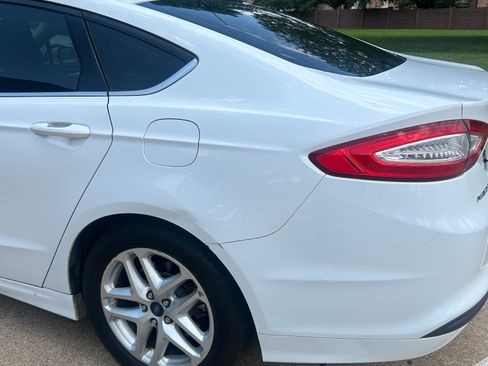 Used 2015 Ford Fusion SE FWD image 4