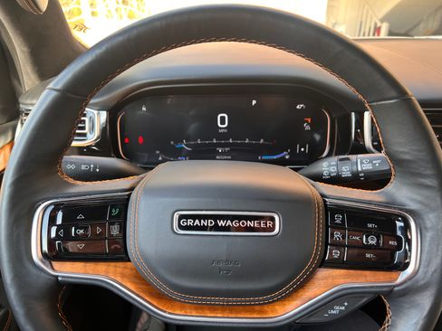 Used 2022 Jeep Grand Wagoneer Series III w/ Rear Seat Video Group 1 image 13