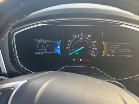 Used 2016 Ford Fusion SE w/ Equipment Group 202A image 10