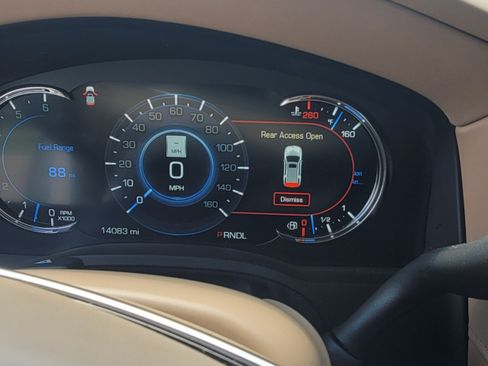 Used 2018 Cadillac Escalade Platinum image 8