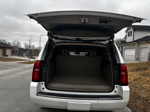 Used 2017 Chevrolet Suburban Premier image 5