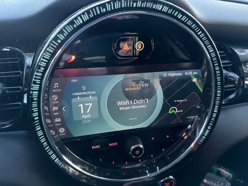 Used 2023 MINI Cooper 2-Door Hardtop image 9