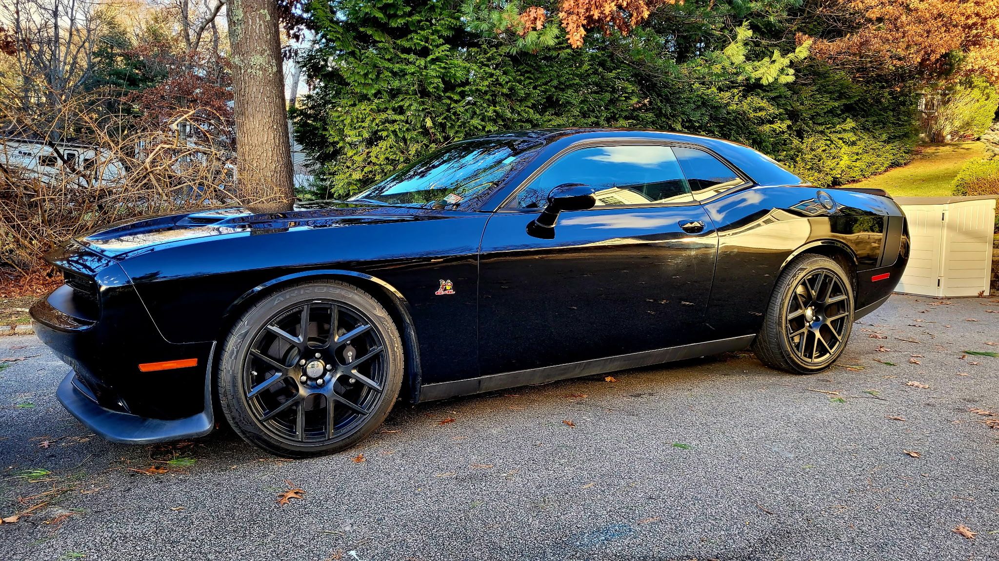 Used 2015 Dodge Challenger R/T Scat Pack w/ Scat Pack Appearance Package RWD image 4