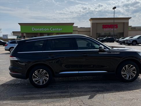 Used 2022 Lincoln Aviator AWD image 11