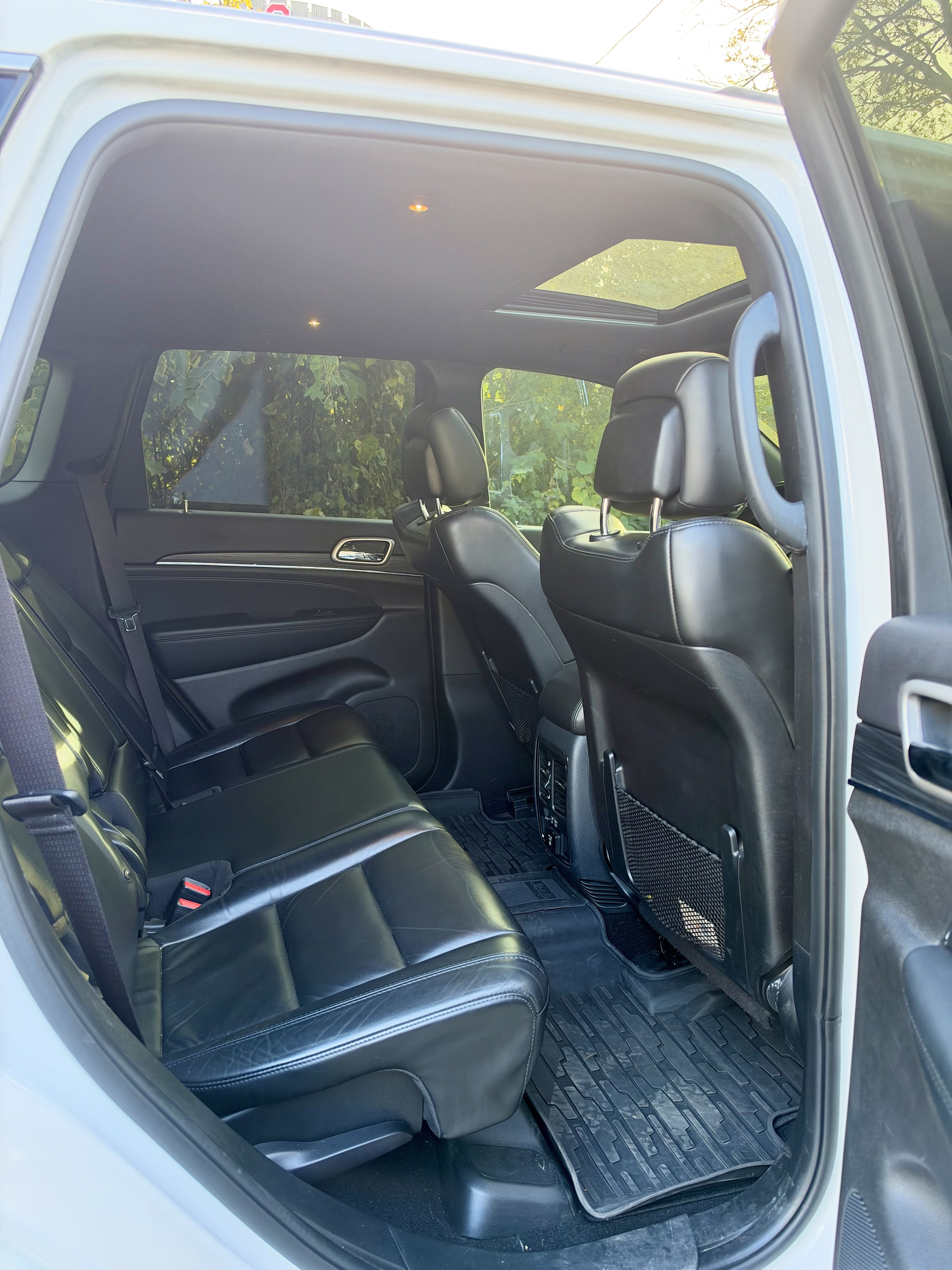 Used 2020 Jeep Grand Cherokee Limited AWD/4WD image 2