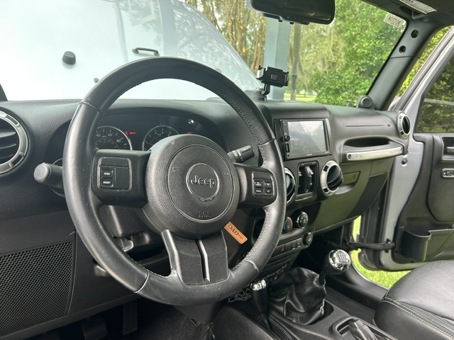 Used 2013 Jeep Wrangler Unlimited Sahara w/ Dual Top Group AWD/4WD image 13