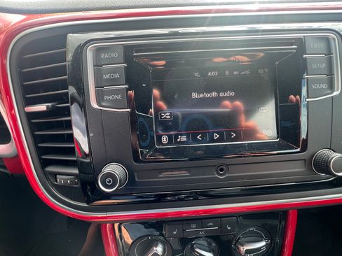 Used 2018 Volkswagen Beetle 2.0T SE image 21