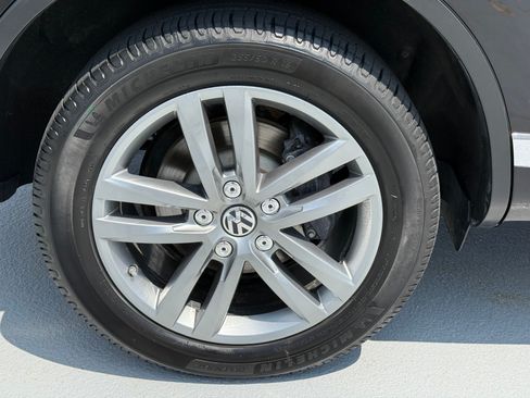 Used 2017 Volkswagen Touareg Wolfsburg Edition AWD/4WD image 15