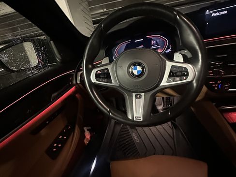 Used 2020 BMW M550i xDrive M550i xDrive Sedan 4D w/ Premium Package image 18