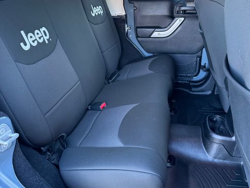 Used 2015 Jeep Wrangler Unlimited Sahara w/ Connectivity Group image 13