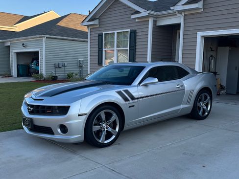 Used 2010 Chevrolet Camaro SS w/ RS Package RWD image 1