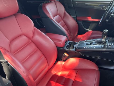 Used 2020 Porsche Macan Turbo AWD/4WD image 12