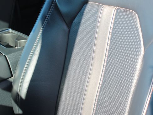 Used 2022 Ford F350 Platinum w/ FX4 Off-Road Package image 9