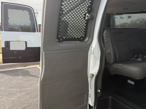 Used 2005 Chevrolet Express 3500 Extended Passenger image 11