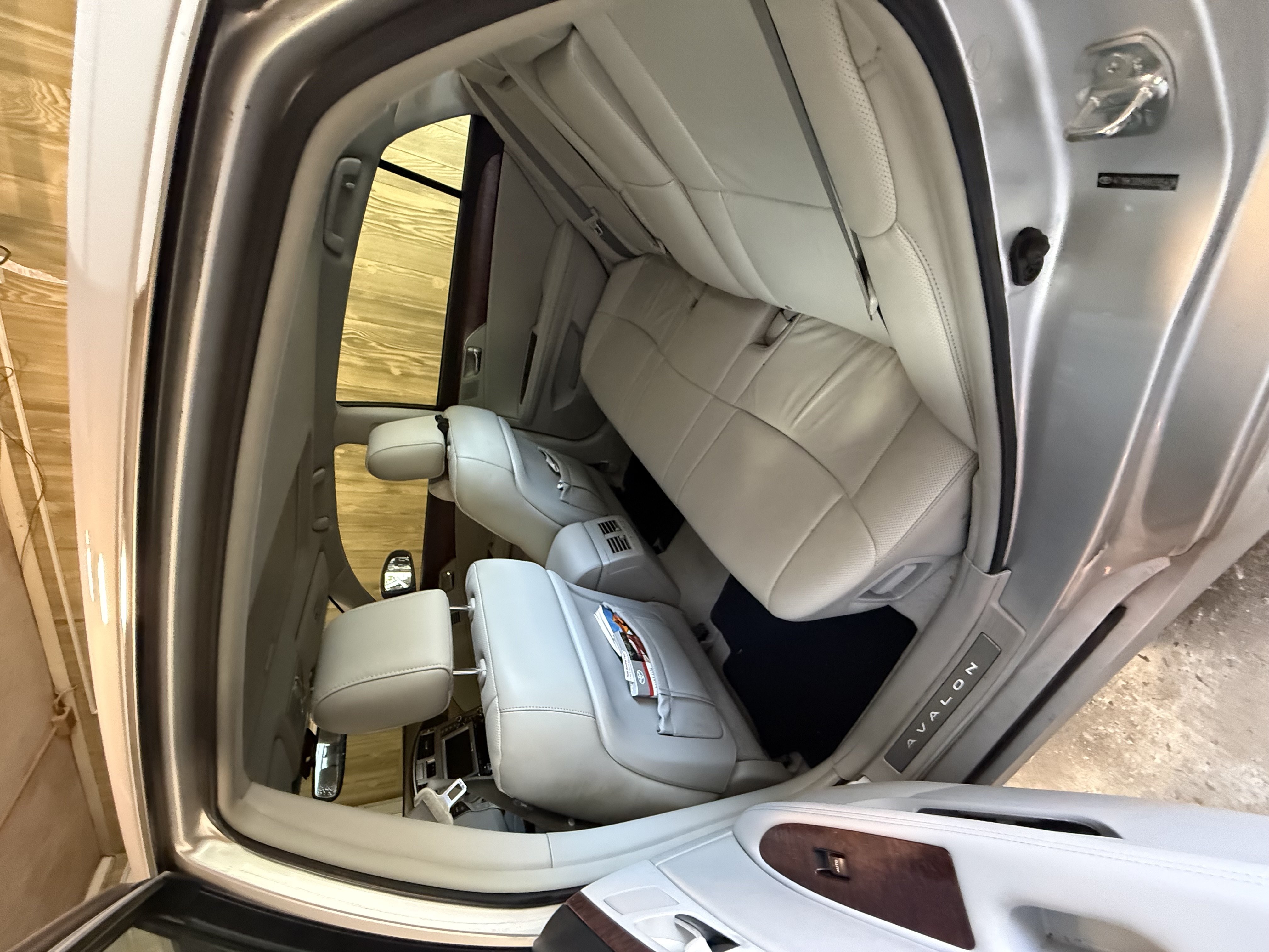 Used 2011 Toyota Avalon Limited FWD image 9