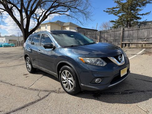 Used 2015 Nissan Rogue SL image 2