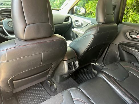 Used 2015 Jeep Cherokee Trailhawk w/ Comfort/Convenience Group AWD/4WD image 25