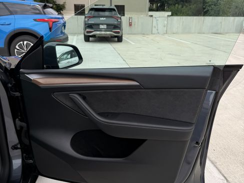 Used 2023 Tesla Model Y Performance AWD/4WD image 11