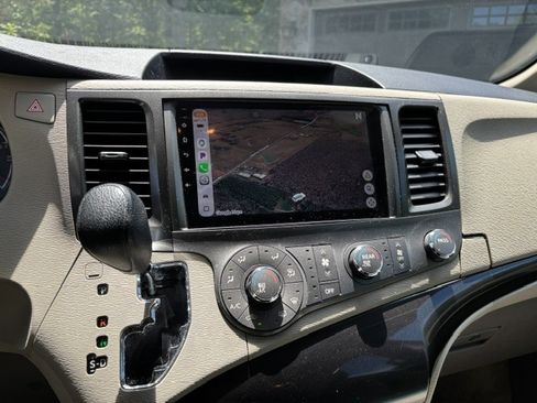 Used 2013 Toyota Sienna L FWD image 13