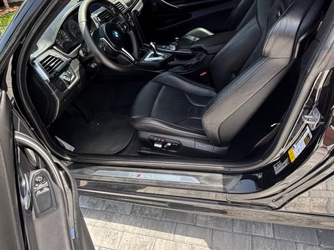 Used 2018 BMW M4 Coupe w/ Competition Package image 9