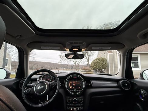 Used 2016 MINI Cooper 4-Door Hardtop image 10