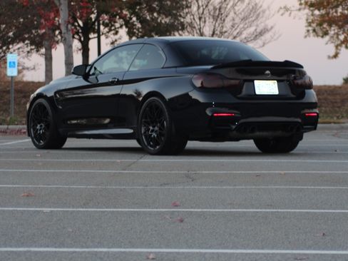 Used 2017 BMW M4 Convertible image 14