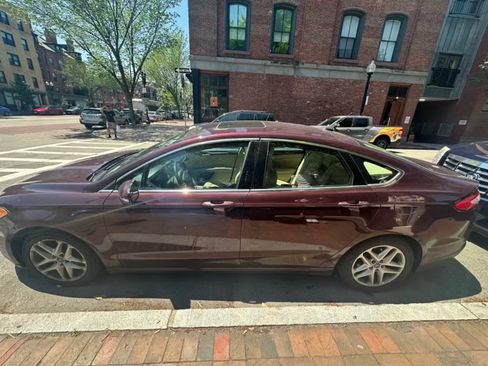 Used 2013 Ford Fusion SE FWD image 10