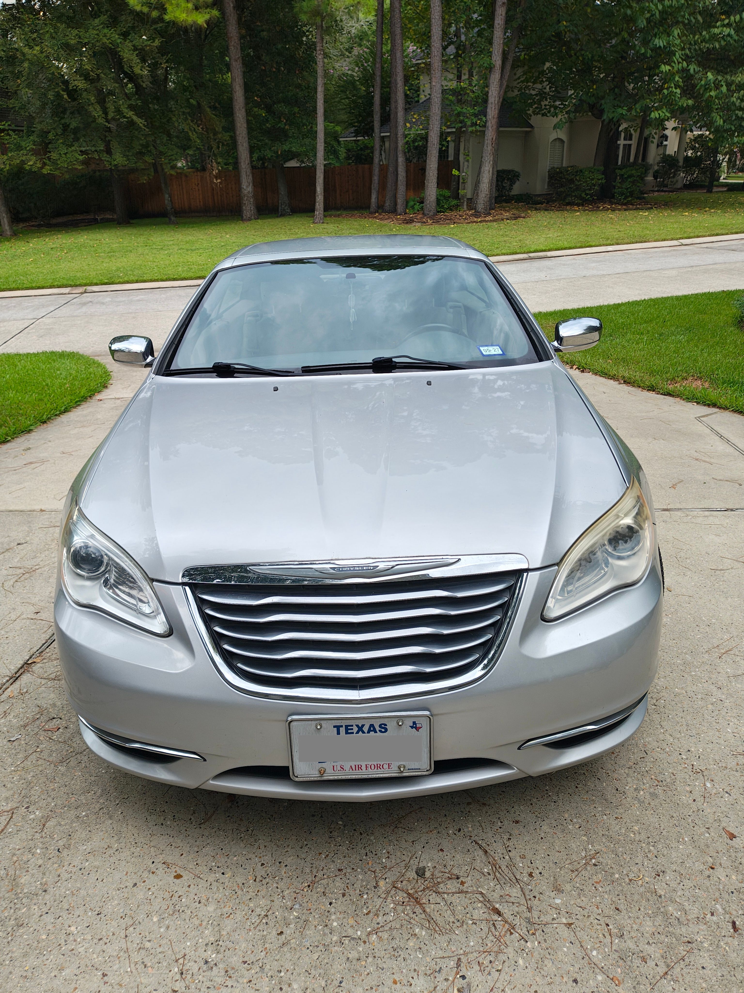Used 2011 Chrysler 200 Limited FWD image 4