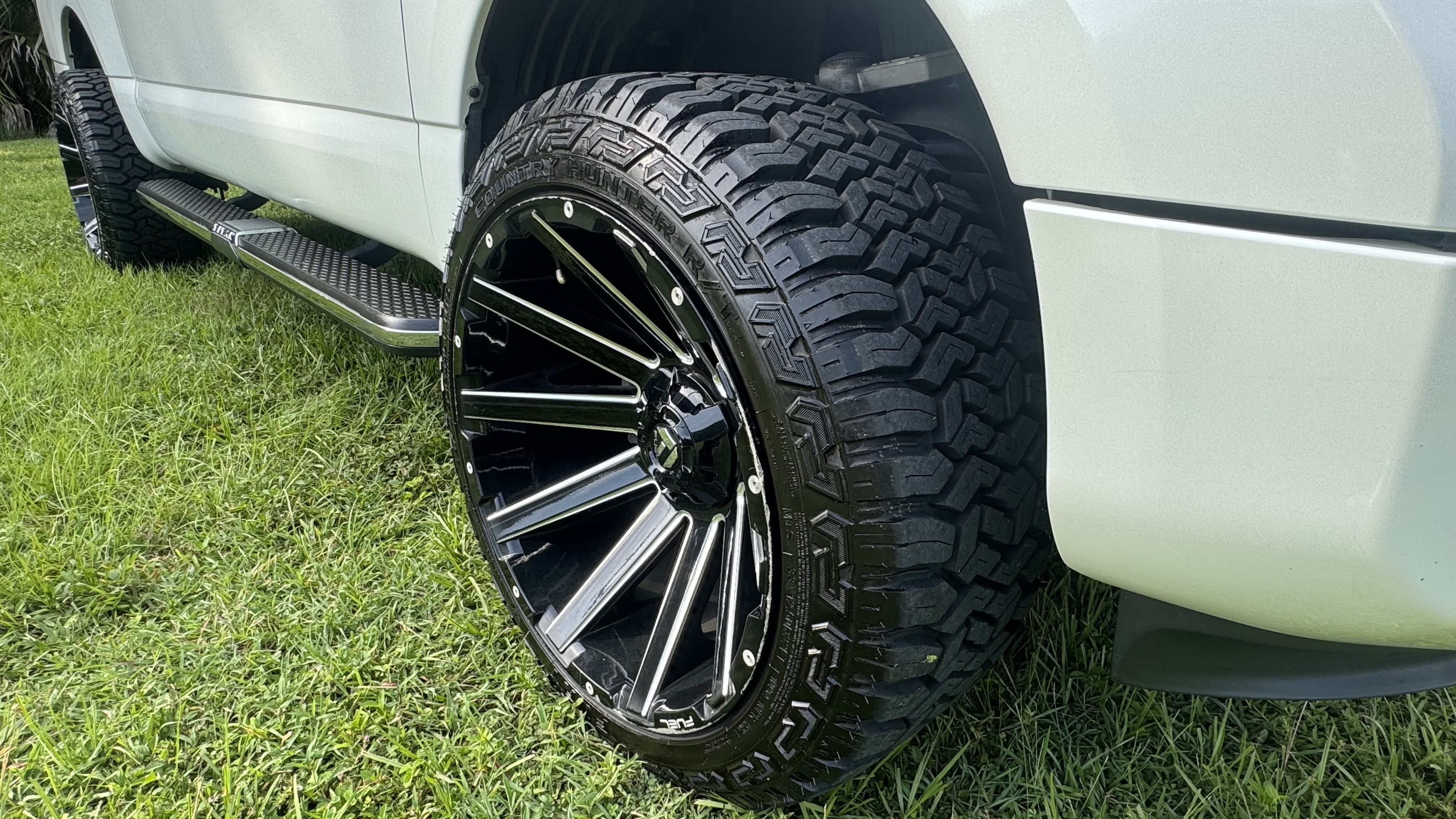 Used 2020 Nissan Titan SL w/ Moonroof Package AWD/4WD image 9