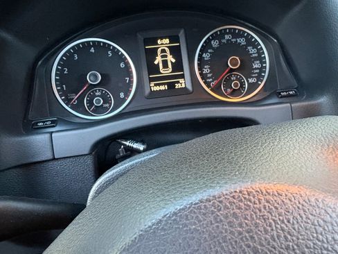 Used 2017 Volkswagen Tiguan S image 4