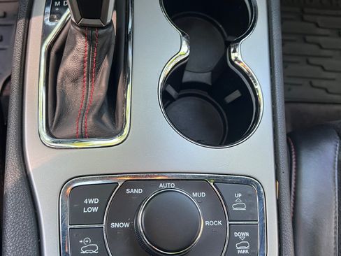 Used 2017 Jeep Grand Cherokee Trailhawk w/ Trailhawk Luxury Group AWD/4WD image 11