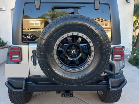 Used 2013 Jeep Wrangler Unlimited Sahara w/ Connectivity Group image 4