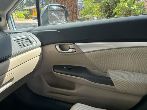 Used 2013 Honda Civic Hybrid Sedan image 23
