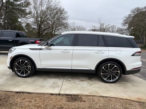 Used 2023 Lincoln Aviator Reserve w/ Equipment Group 201A image 4