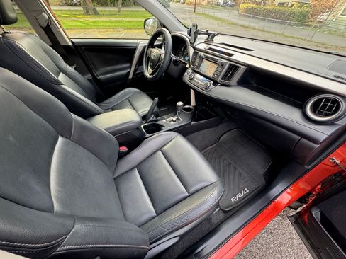 Used 2015 Toyota RAV4 Limited image 22