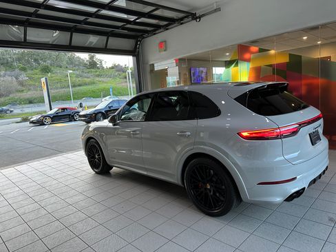 Used 2023 Porsche Cayenne GTS AWD/4WD image 4