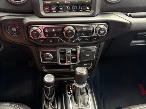 Used 2021 Jeep Wrangler Unlimited Sahara AWD/4WD image 13