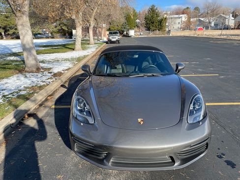 Used 2017 Porsche 718 Boxster image 6