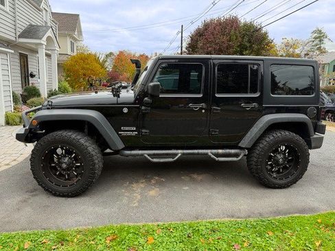 Used 2016 Jeep Wrangler Unlimited Sport w/ Connectivity Group image 2